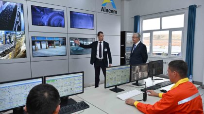 Президент Жетісу өңіріндегі цемент зауытының жұмысымен танысты