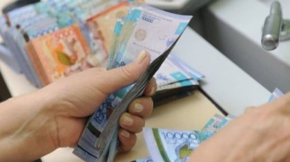 Депутат: Қазақстанда ең төменгі жалақы шамамен 200-210 мың теңге болуы керек