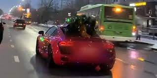 Шымкентте көлігін шыршамен безендіргендер жауапқа тартылды