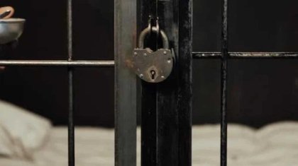 Екі бүлдіршіннің анасы есірткі сатқаны үшін 10 жылға сотталды