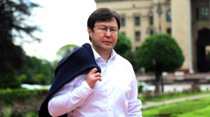 Бүгін - ақын Ақберен Елгезектің туған күні