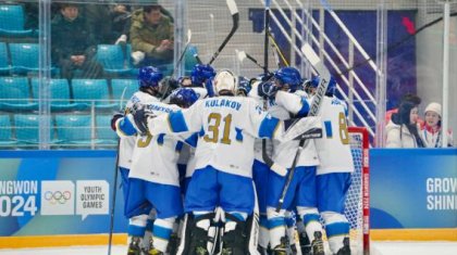 «Әлі сене алар емеспіз»: Қола медаль тағынған хоккейшілер қуанышымен бөлісті