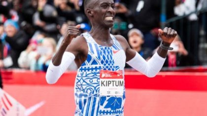 Әлемдегі ең жылдам марафоншы қайтыс болды