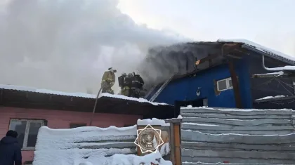 Алматыда караокенің шатыры өртенді (ВИДЕО)