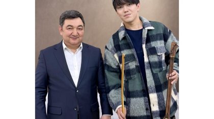 Димашқа көне қобыздың  көшірмесі сыйға тартылды
