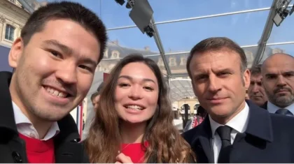 Франция президенті Мұхтар Тайжанның ұлын Эйфель мұнарасында құттықтады