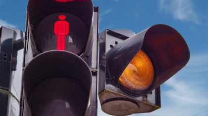 Астанада бағдаршамның сары түсіне өткен жүргізушілер 36 920 теңге айыппұл төлейді (ВИДЕО)