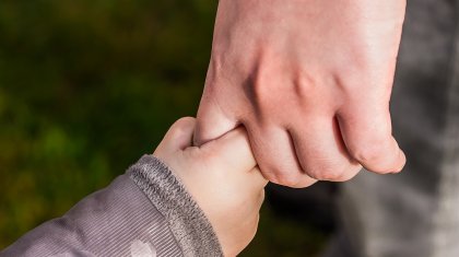 Бір жасар баланың көкжөтелден қайтыс болуы: Ата-анасы дәрігерлерді айыптауда