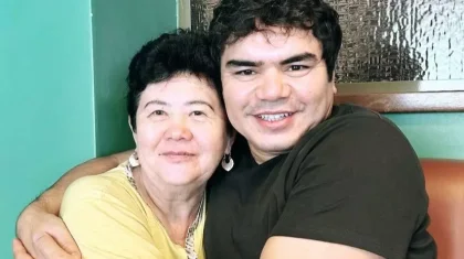 «Еден жуып, табыс тауып жүр»: Кенжебек Тұрсынбайұлы 70-тегі апасы туралы айтты