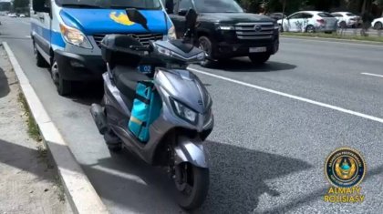 Алматыда травматикалық қаруы бар мопед жүргізушісі ұсталды