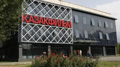 Бір жыл бойы жалақы алмаған «Қазақфильм» қызметкерлері шу шығарды