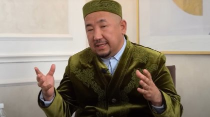 «Шариғаттың бұйрығы емес»: Нұрлан имам қара жамылғандармен күресу керегін айтты