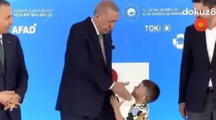 Ердоған баланың бетінен шапалақпен тартып қалды (ВИДЕО)