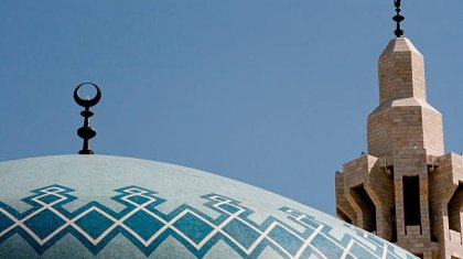 Мешіт маңында белгісіз біреу бас мүфтиді пышақтаған