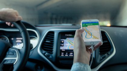 «Өлтіріп кетеді»: Такси жүргізушісі жолаушы қызға тиісіп, санынан сипаған