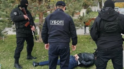 Ақша бопсалап, алаяқтықпен айналысқан: ІІМ халыққа жалған полицейлер туралы ескертті (ВИДЕО)