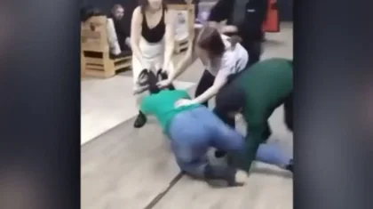 Жітіқарада әйелдер жаппай төбелесті