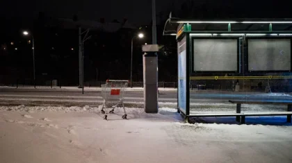 Өскеменде қыздың үстіне жылы аялдаманың әйнегі құлап кетті