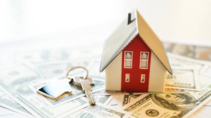 «Алаяқтар жұрттың битін сығып тапқан ақшасын қағып алды»: Қазақстанда неге үй қымбат?