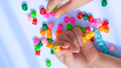 «Тоқ ішек пен аш ішекті тесіп жіберген»: Зерендіде 4 жасар баланың ішінен 39 магнит табылды (ВИДЕО)