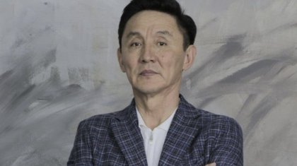 «Топас, мәңгүрт»: Қоғам белсендісі түк түсінбейтін жастарға налыды (ВИДЕО)