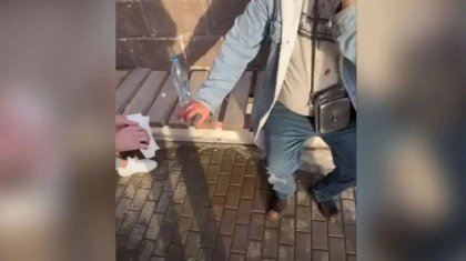 «Мені өлтірмеші»: Қарағандыда 53 жастағы такси жүргізушісін біреу пышақтап кеткен (ВИДЕО)