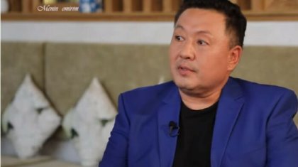 «Шошып кеттім»: Рахман Омар Назарбаев әулетінде өткен тойды қалай жүргізгенін айтып берді