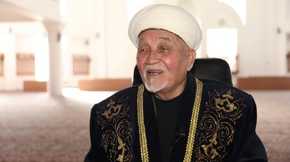 «Қазақтар шариғатпен емес, әдет-ғұрыппен басқарған»: Желіде ҚМДБ-ның тұңғыш төрағасының айтқан сөзі тарады (ВИДЕО)