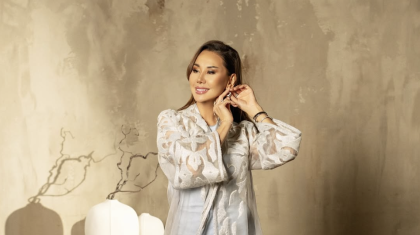 Динара Сәтжанға танымал дизайнер қалыңдық көйлегін тігіп жатыр (ВИДЕО)