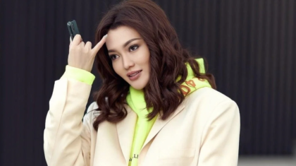 «Отбасымен осында тұрады»: Дубайда жүрген Ерке Есмахан өнердегі құрбысымен жолықты (ФОТО)