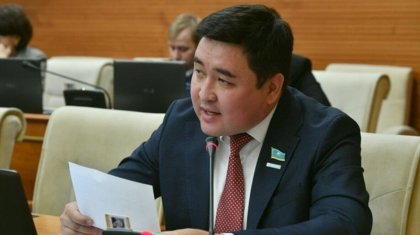 Депутат жастардың жалақысын көтеру керегін айтып, дабыл қақты (ВИДЕО)