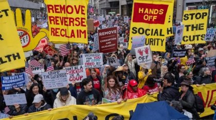 АҚШ-та Трамп пен Маскқа қарсы жаппай митинг өтіп жатыр