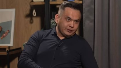 «Оларға тек ақша керек»: Жан Ахмадиев өзге ұлтқа күйеуге тиген қыздарды сынға алды (ВИДЕО)