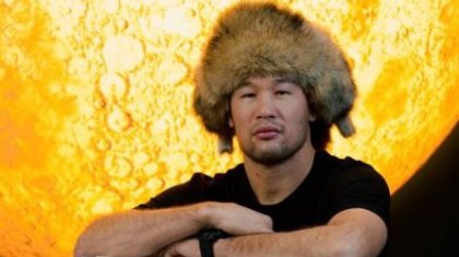 «Жеңіске аш емес»: сарапшы Шавкат Рахмоновтың неліктен жекпе-жекке шықпайтынын айтты