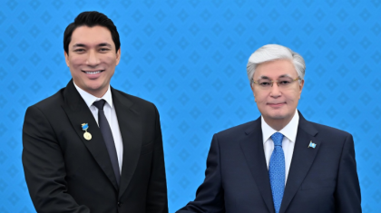 «Қазақстанның халық әртісі»: Әлішер Кәрімов қуанышын жасыра алмады