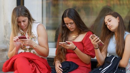 Тіркелмеген смартфондарды бұғаттайтын күн таяу: халық нені білуі керек