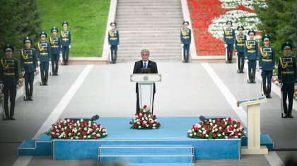 Тоқаев Мемлекеттік ту көтеру рәсіміне қатысты