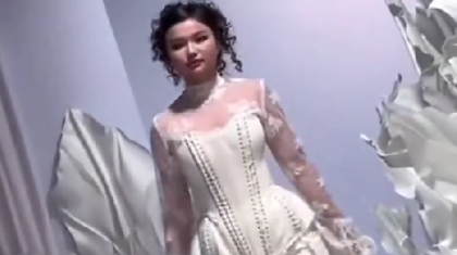 «Фигурасы түк сәйкес емес»: Подиумға шыққан Қайрат Нұртастың қызы сынға қалды (ВИДЕО)