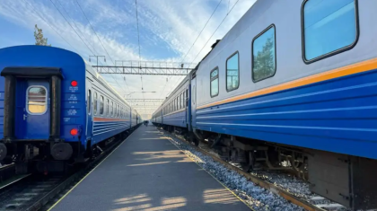 «Ес-түссіз күйде табылды»: Пойызда жолсерік көз жұмған