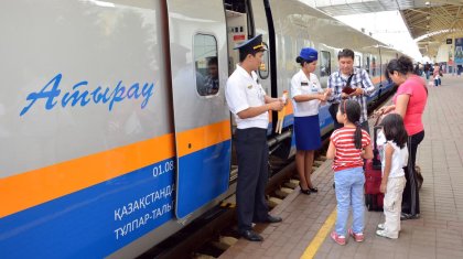 «Артық тума дегені ме?»: Пойызда өзімен бала алып жүруге қатысты шу шықты