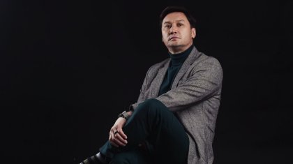 «Әйелің анаң сияқты тілеуіңді тілемейді»: Азамат Сатыбалды ата-ананың дұғасы туралы (ВИДЕО)