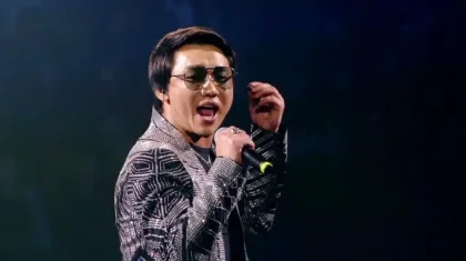 «Көбі үлкен кісілер»: Жетісайда Қайрат Нұртастың концертіне тыңдармандар 9 сағат бұрын келіп алған (ВИДЕО)