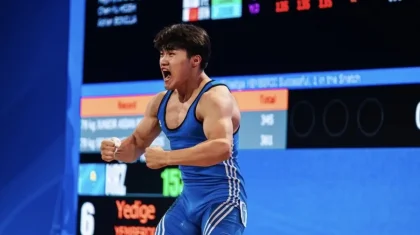 Едіге Емберді Азия чемпионатында қос рекорд орнатып, алтын иеленді