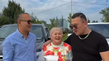 «Бізді детдомға өткізіп жібер деген»: Елдос «Колобок» анасының не себепті тұрмыс құрмағанын айтты