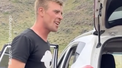 «Дауысы да, қазақшасы да керемет»: Қазақтың әнін шырқаған орыс баласы көпшілікті тәнті етті (ВИДЕО)