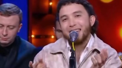 «Тілден бұрын акцентін үйреніп алыпты»: Әнші Qanay бірнеше тілде ән айтып елді тәнті етті (ВИДЕО)
