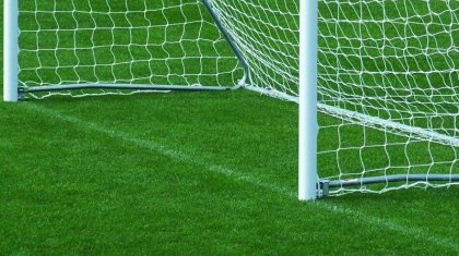 «Миына қан құйылған»: Астанада 6 жасар қыздың үстіне футбол қақпасы құлап кетті