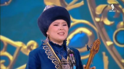 «Қазылар алқасын тәнті етті»: Қазақстандық ару Дүниежүзілік фестивальдің жеңімпазы атанды (ВИДЕО)