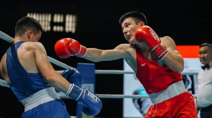 Қазақ боксшысы қарсыласын бауырдан ұрып нокаутқа түсірді