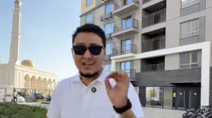 «Құттықтап қойсаңыздар болады»: Жахан Отарғалиев елден сүйінші сұрады (ВИДЕО)